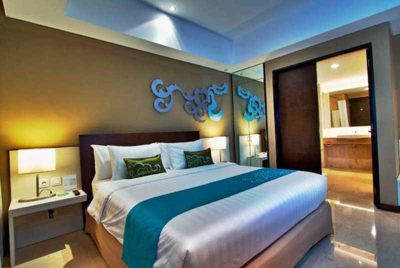 Soll Marina Hotel & Conference Center Bangka Пангкалпинанг Екстериор снимка