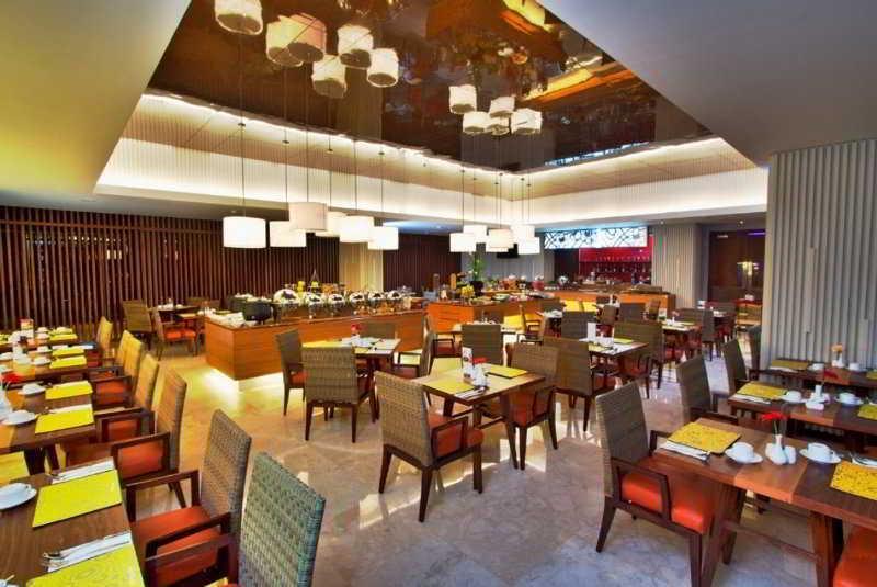 Soll Marina Hotel & Conference Center Bangka Пангкалпинанг Екстериор снимка