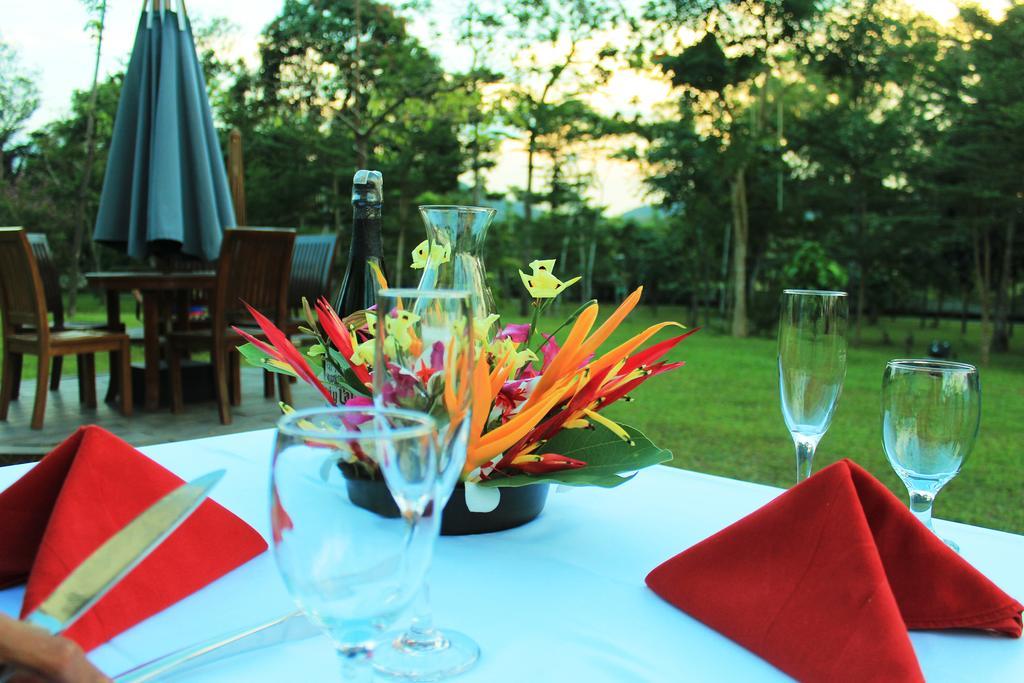 Soll Marina Hotel & Conference Center Bangka Пангкалпинанг Екстериор снимка