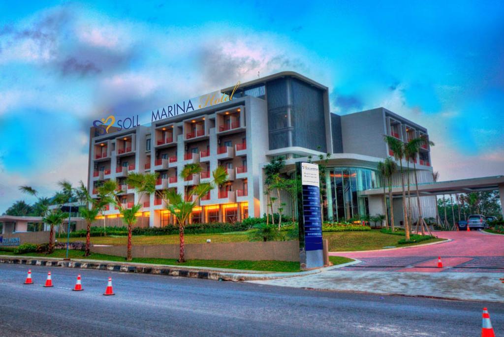 Soll Marina Hotel & Conference Center Bangka Пангкалпинанг Екстериор снимка