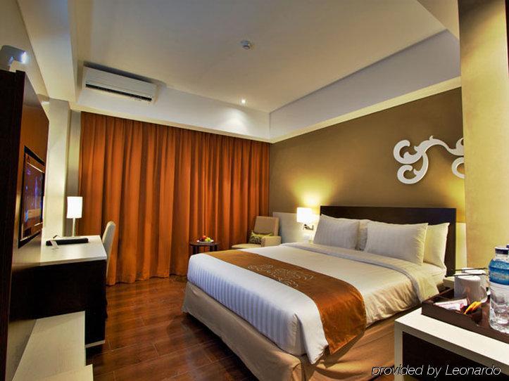 Soll Marina Hotel & Conference Center Bangka Пангкалпинанг Екстериор снимка