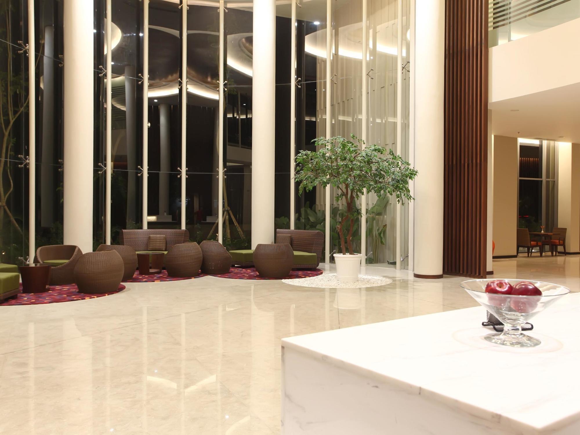 Soll Marina Hotel & Conference Center Bangka Пангкалпинанг Екстериор снимка