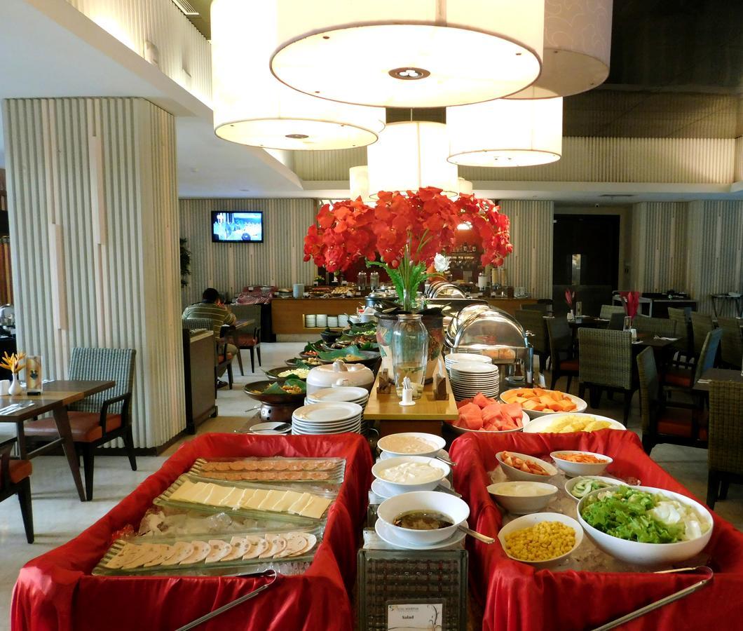 Soll Marina Hotel & Conference Center Bangka Пангкалпинанг Екстериор снимка