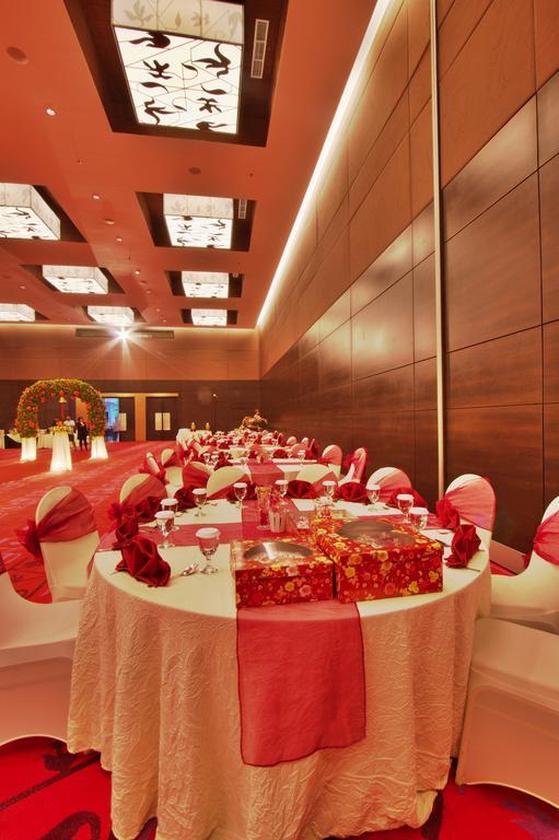 Soll Marina Hotel & Conference Center Bangka Пангкалпинанг Екстериор снимка