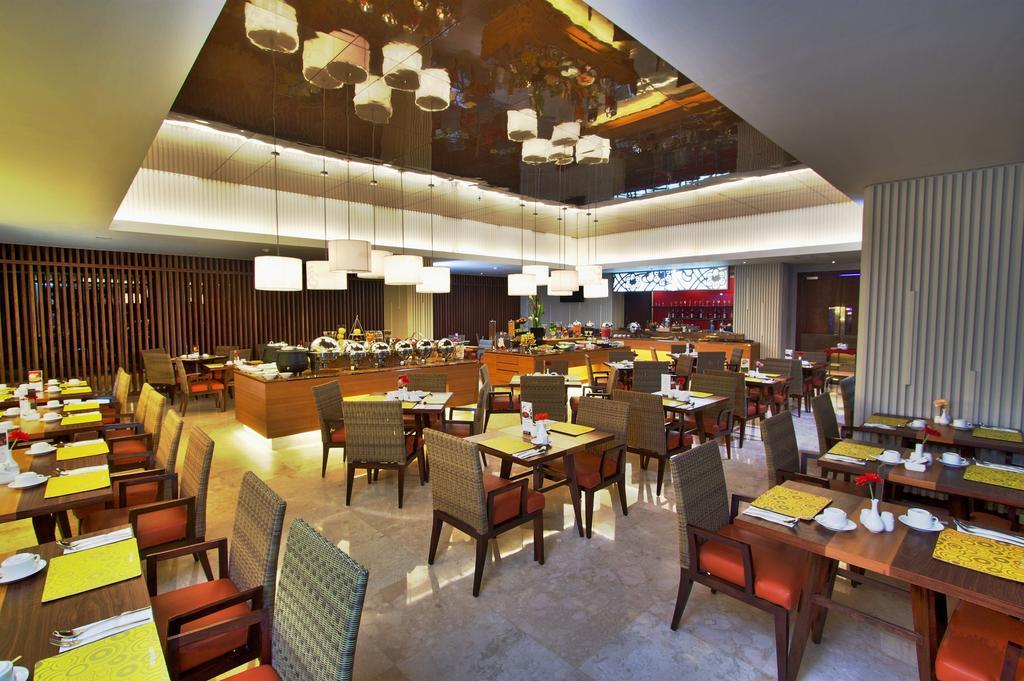 Soll Marina Hotel & Conference Center Bangka Пангкалпинанг Екстериор снимка